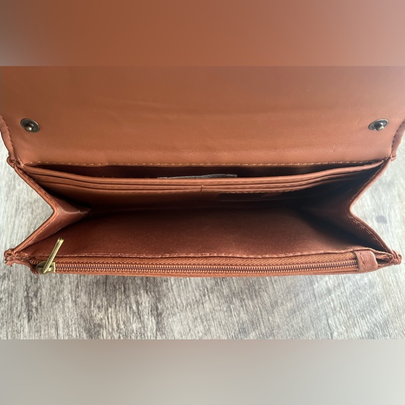 Universal Thread Crossbody - Picture 4 of 12